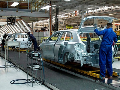 La Industria automotriz de México con su mayor participación en la economía